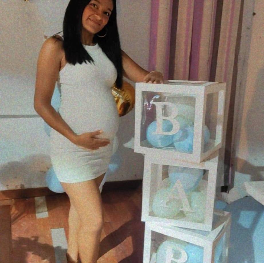 Jasmin tenía dos hijos, uno de ellos vivía con ella en España. Una foto del 2021 cuando estaba embarazada de su hijo que vivía en Barcelona.