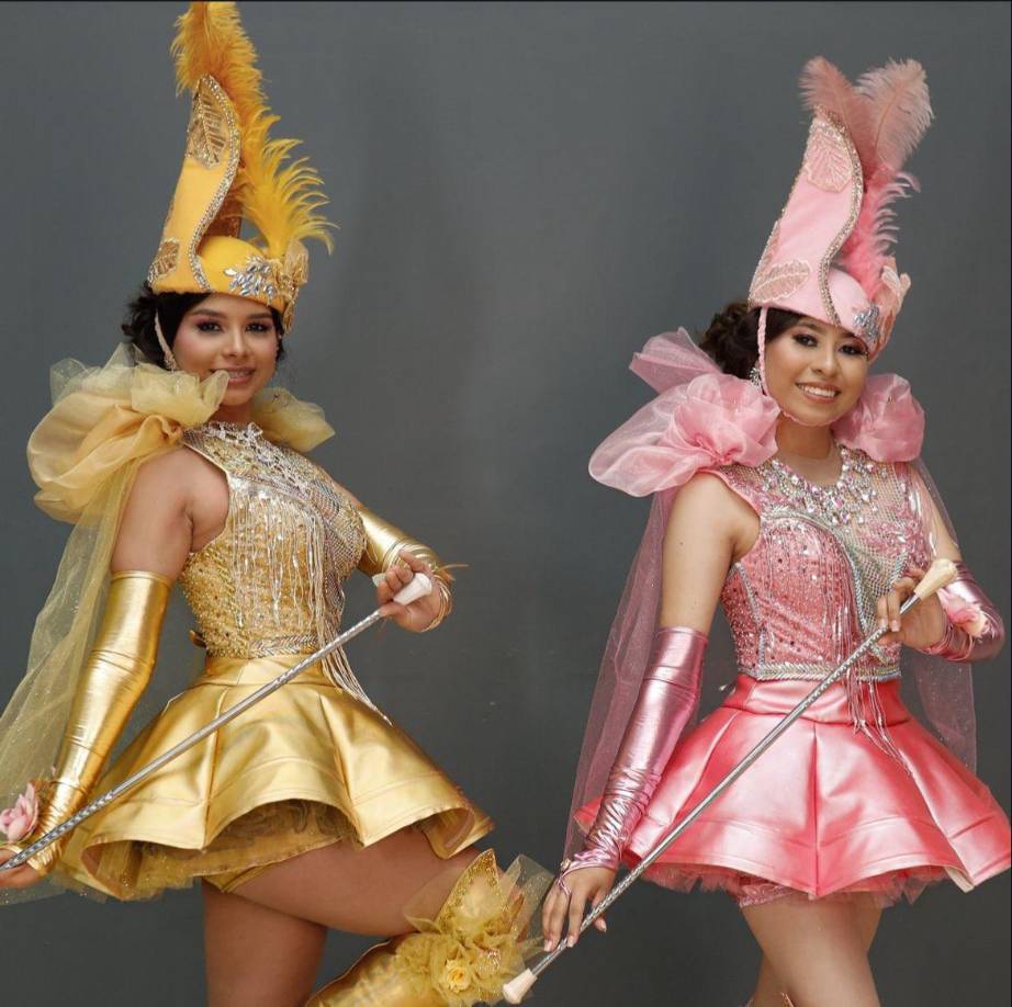 Las palillonas del instituto Cosme García C con bordados y adornos espectaculares. 