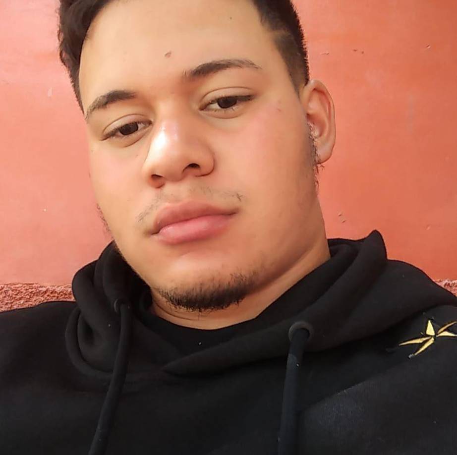 Según informes preliminares, Romero conducía una motocicleta acompañado de un joven identificado como Carlos José Maradiaga cuando ambos impactaron contra un vehículo tipo pick-up.