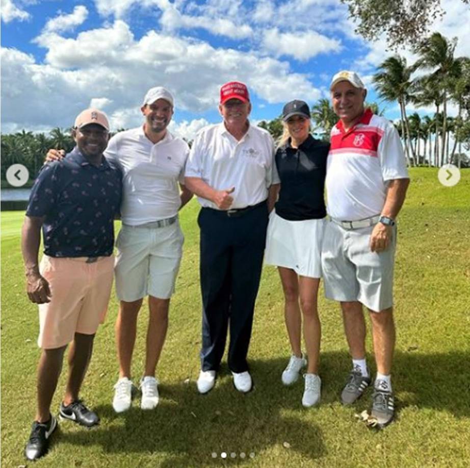 Carlos Pavón estuvo junto a Donald Trump, quien fue el 45.º presidente de los Estados Unidos desde el 20 de enero de 2017 hasta el 20 de enero de 2021.