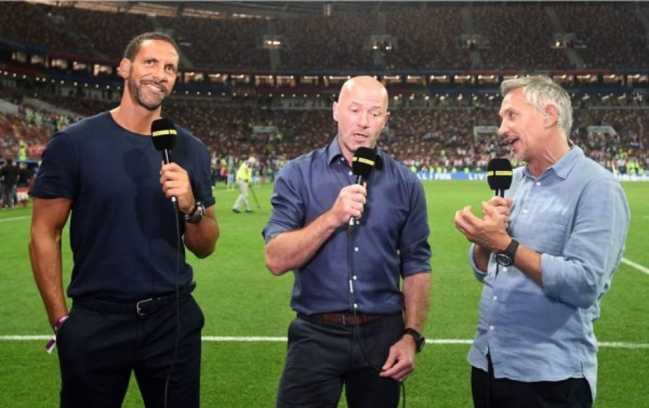 Los ex futbolistas ingleses Gary Lineker (izquierda), Alan Shearer (centro) y Rio Ferdinand comentando para la BBC lo que fue el partido de Inglaterra ante Croacia.