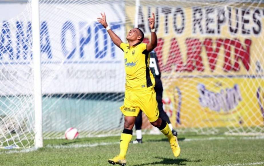 Rony Martínez se estrenó como goleador con el Real España. Marcó su primer gol como aurinegro.