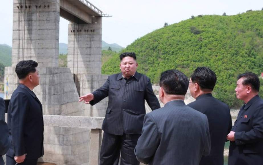 'Kim decidió recordar al mundo, y concretamente a Estados Unidos, que sus capacidades armamentísticas aumentan cada día', dijo Harry J. Kazianis, director de estudios coreanos en el Center for the National Interest en Washington.