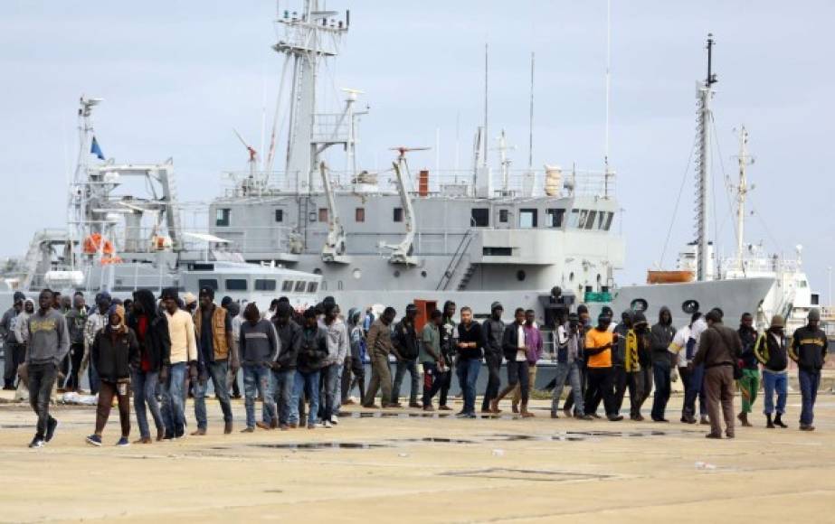 Libia. <br/>Rescatan en el mar a más de 200 inmigrantes. La guardia costera libia rescató a más de 250 inmigrantes ilegales que intentaban alcanzar las costas de Italia en pequeñas embarcaciones.