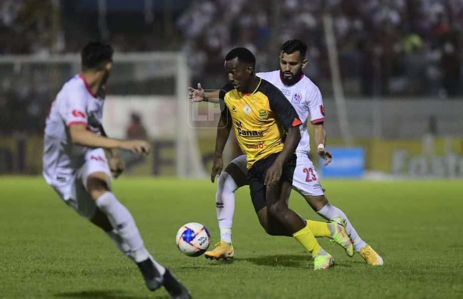 Darixon Vuelto es pretendido por el Saprissa, según medios ticos