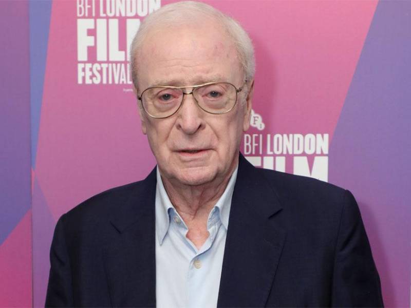 “No me he retirado y no mucha gente sabe eso”, dijo Michael Caine en su cuenta de Twitter.