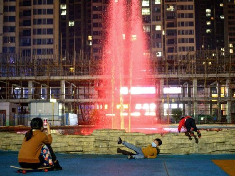 La normalidad regresa este miércoles a la provincia de Hubei, cuna de la pandemia de coronavirus, donde sus habitantes pudieron utilizar el transporte público o desplazarse con libertad después de más de dos meses de estricta cuarentena.