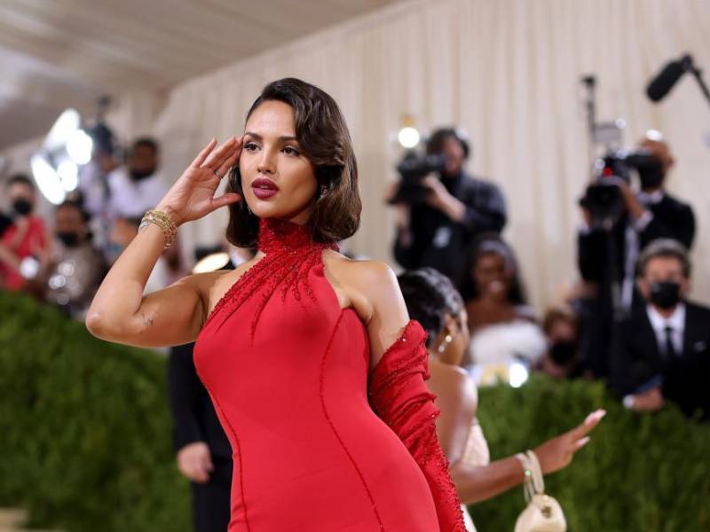 Eiza González en la Gala MET.