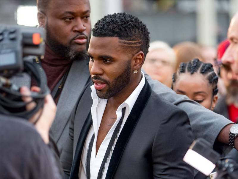 El cantante Jason Derulo perdió los estribos ante las bromas de dos desconocidos.