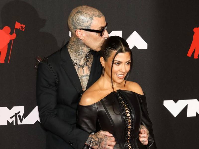 Travis y Kourtney confirmaron su relación amorosa el pasado febrero.