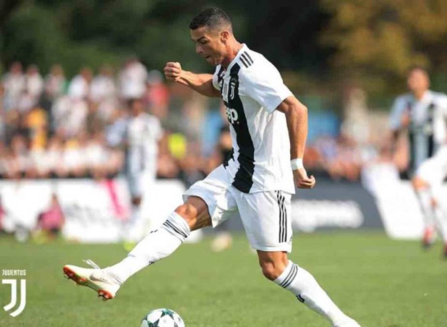 Debieron transcurrir solo 8 minutos para que Cristiano Ronaldo recibiera el balón solo fuera del área, condujera y definiera sobre el manchón penal, en juego disputado en Villar Perosa.