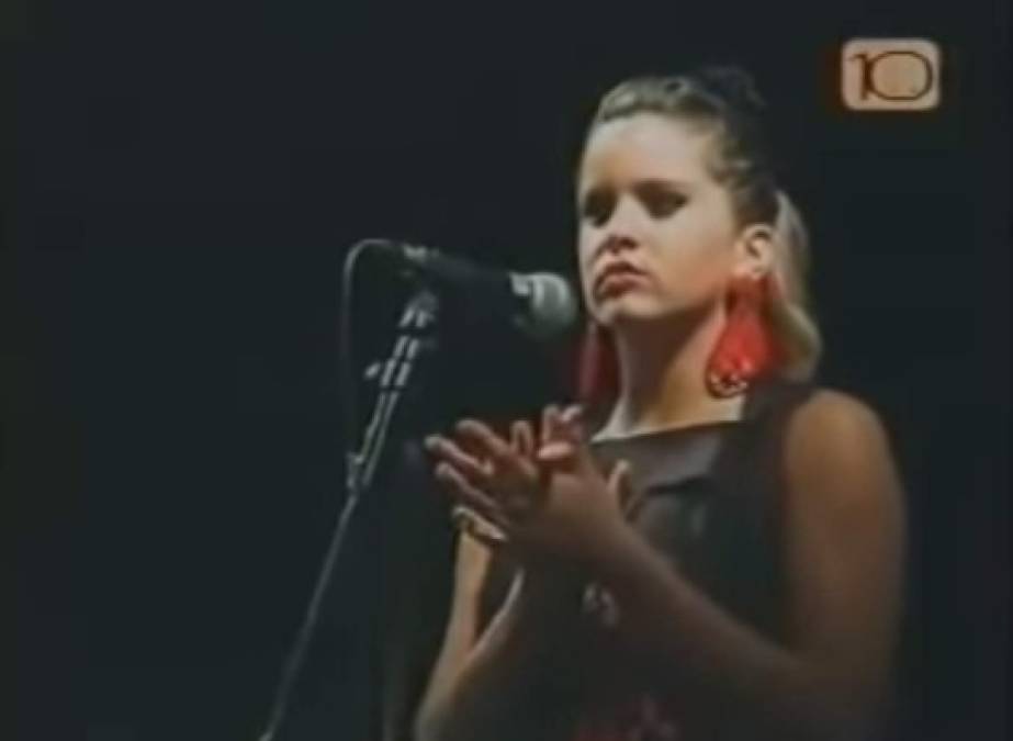 La cantante participó en un programa de canto llamado ‘Tú sí que vales’ a los 15 años, así lucía en ese entonces.<br/><br/>Por cierto, programa de talento que rechazó en su momento a la artista del momento. <br/><br/>