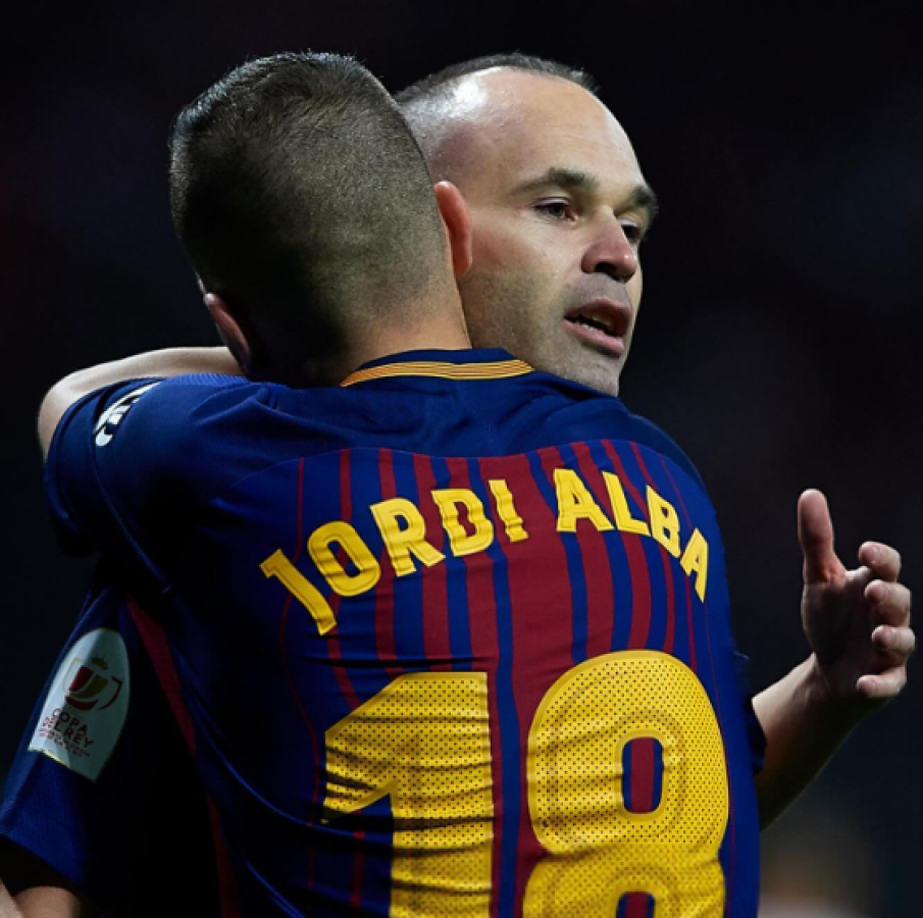 Jordi Alba: “El fútbol se despide de una de sus leyendas. Sin duda fue un placer compartir vestuario y banda contigo, así como entendernos tan bien, en la selección y en el Barça y haber disfrutado de tantos momentos juntos. Eres una gran persona y estoy convencido de que te irá espectacular en esta nueva etapa de la vida. Este deporte te debe mucho, crack. Mucho éxito en todo lo que está por venir, amigo”.