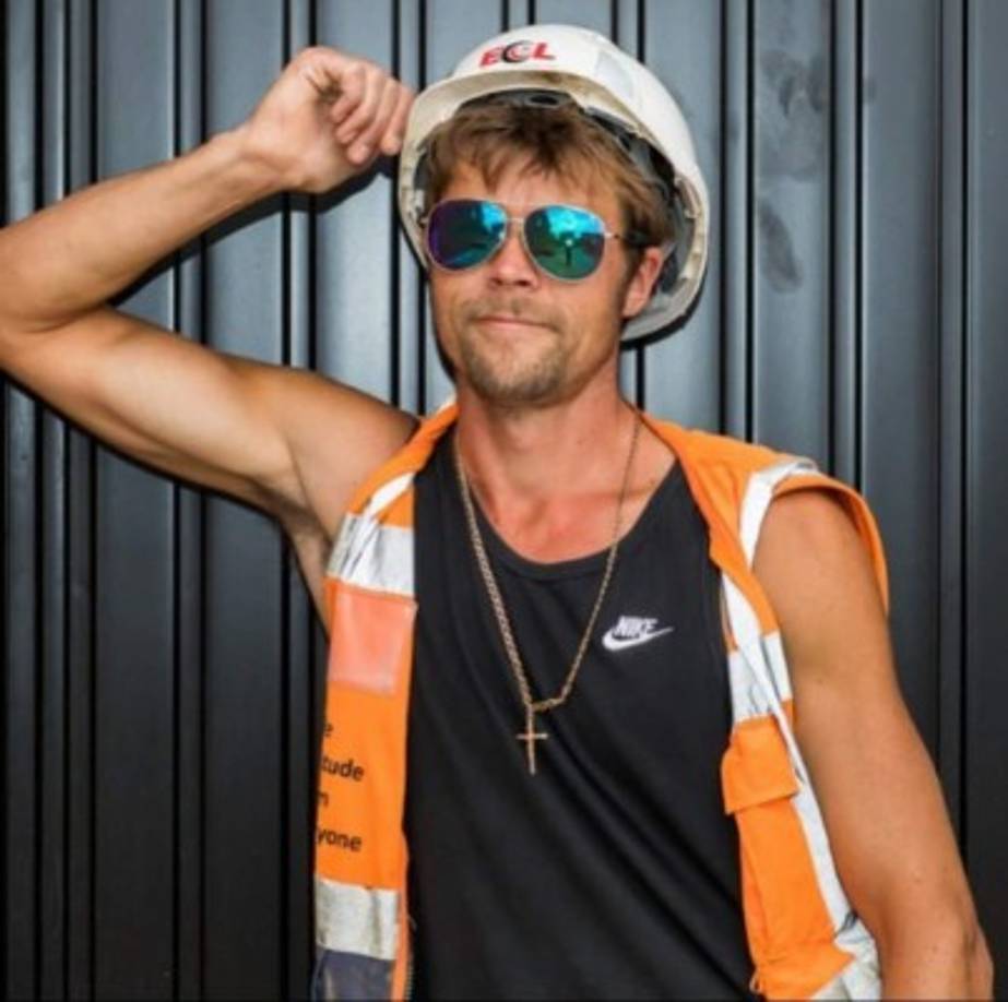 Natham Meads aprovecha su parecido con Brad Pitt para vender imágenes en Only Fans, un portal para fotos sin censura.