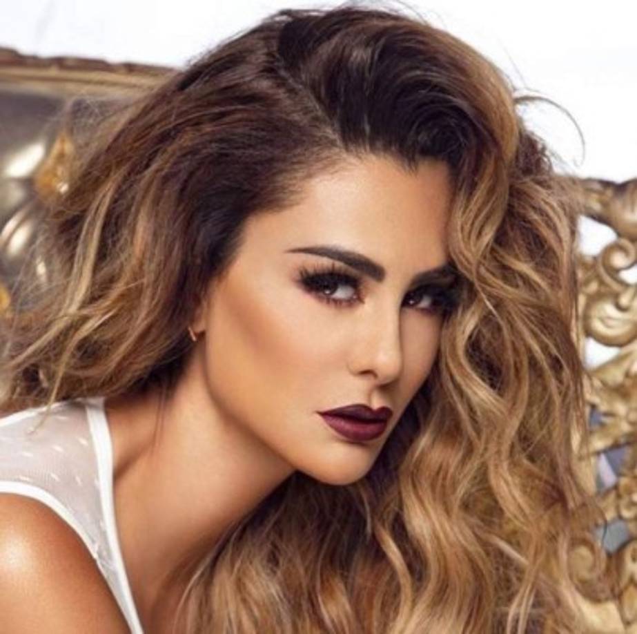 En cuestión de horas, su foto luciendo un bikini color rojo, fue ovacionada por miles.