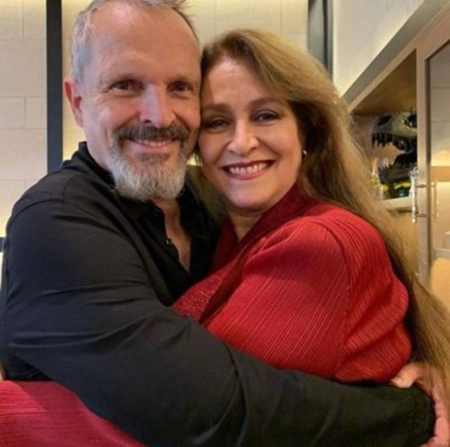 “Siempre pensé que si tuviera hijos, me hubiera gustado tener una familia compuesta y haber tenido un matrimonio increíble, y dos o tres hijos que pudiera ayudarlos a andar en el camino de la vida”, dijo.<br/><br/>Aunque decidió no tener hijos, Romo fue contundente y directa al explicar que no se siente frustrada. “Pero yo no me siento frustrada, además, el tiempo va pasando y yo siempre he estado entregada a lo mío”.<br/><br/>