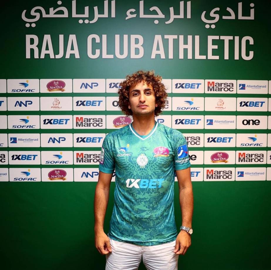 Sin embargo, en este mercado de verano ha sido una locura con su futuro. Todo empieza el pasado 12 de agosto cuando el Raja de Casablanca hace oficial el fichaje de Amr Warda en un movimiento más que interesantes para los marroquíes, fichaje estrella y a coste cero.