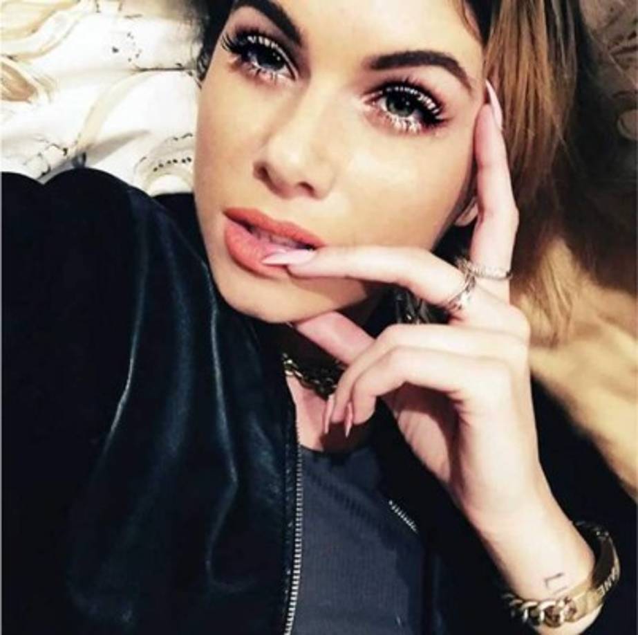 Leah era una cantante de R & B.