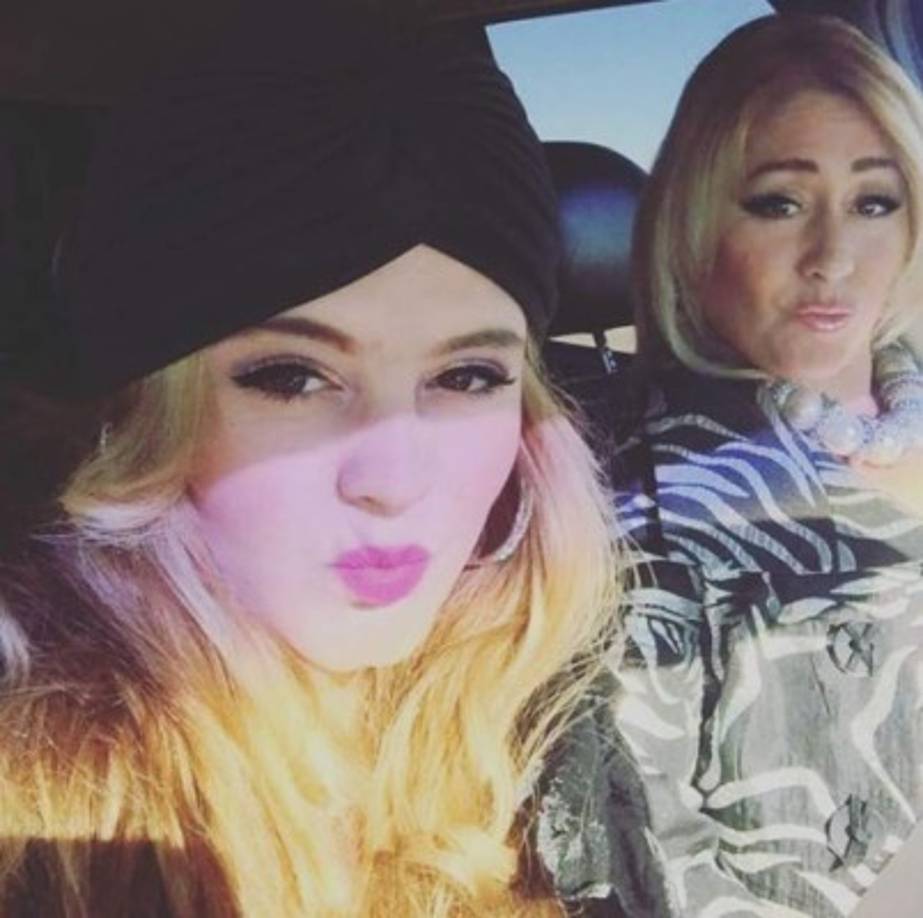 Desde entonces la retirada actriz es una feliz ama de casa que se desvive por atender a sus dos hijas y a su esposo.<br/><br/>