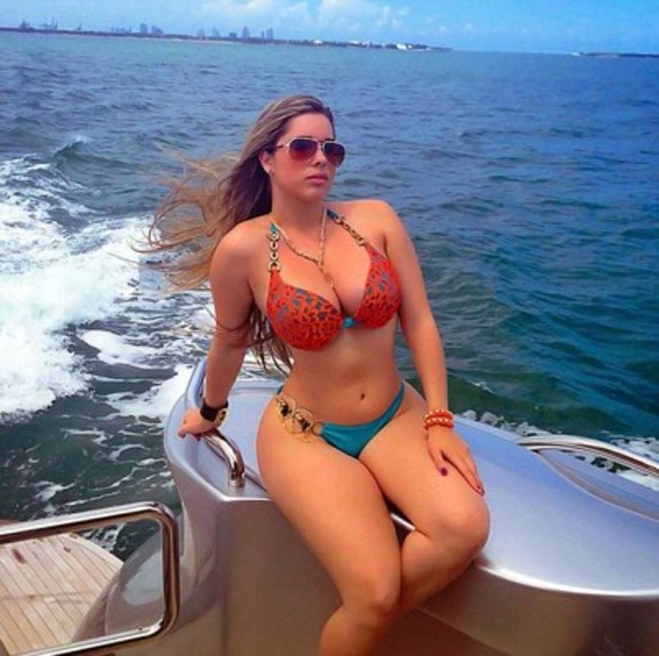 De acuerdo al reporte, los policías le pidieron los documentos a la modelo y ella les entregó las llaves del carro, por lo que aumentaron sus sopechas del estado de ebriedad de la modelo.