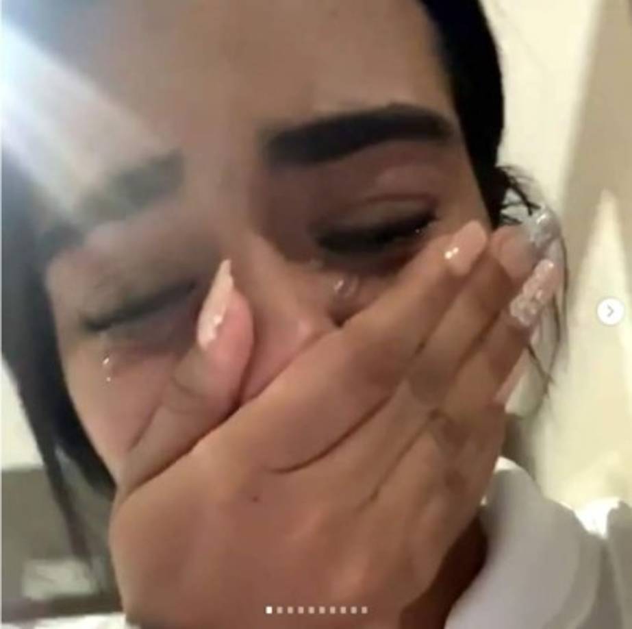 La hermosa mujer no pudo contener las lágrimas en el video que subió a su Instagram.