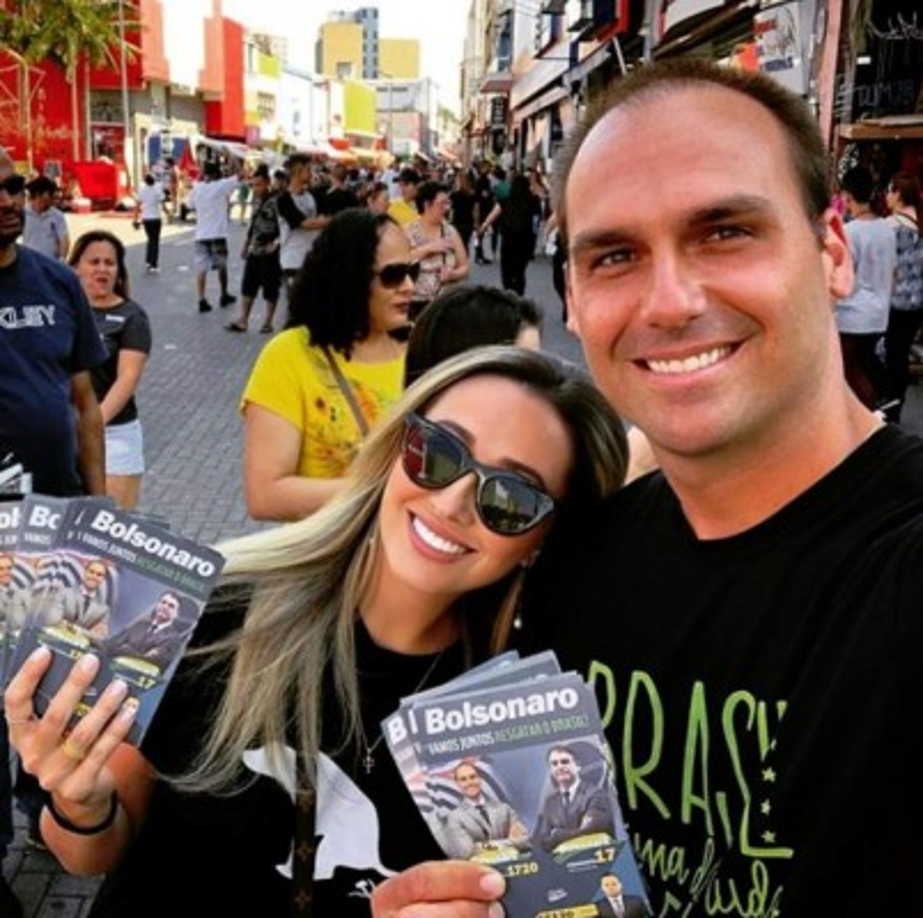 Con más de 5 millones de seguidores en redes sociales, Eduardo Bolsonaro es una de las figuras más populares del Gobierno brasileño pero también una de los más radicales.