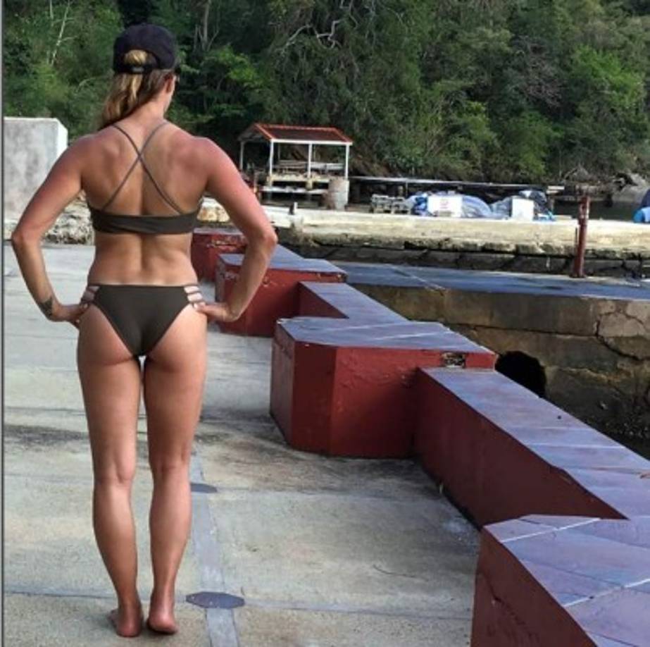 En sus perfiles, publica fotografías de su cuerpo atlético, que suele ser elogiado constantemente en los comentarios de sus seguidores.