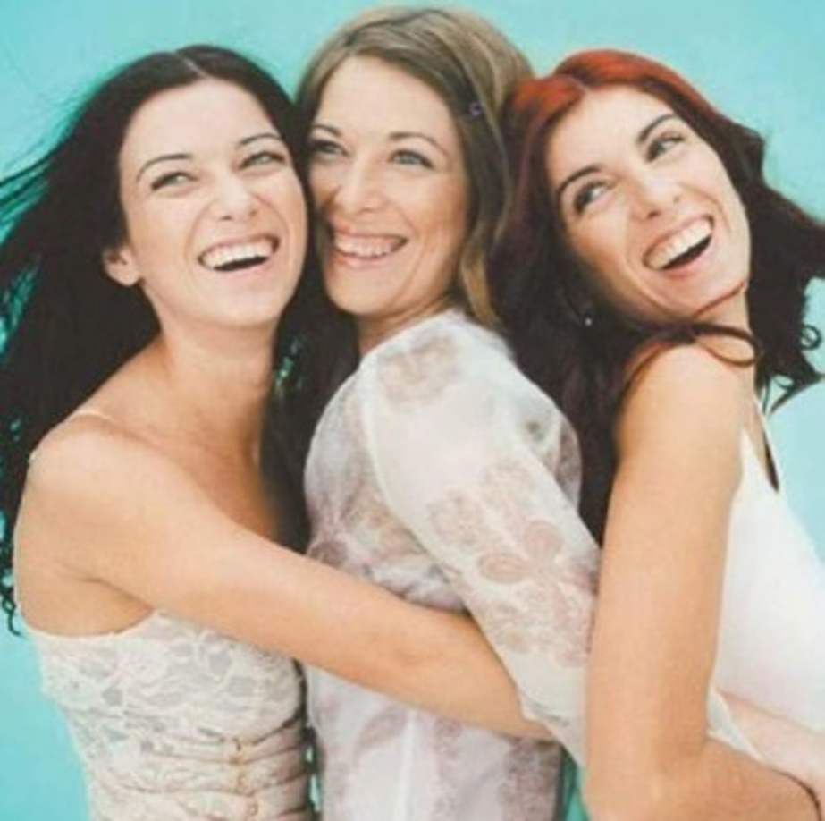 La canción estaba acompañada de una coreografía característica y muy peculiar.