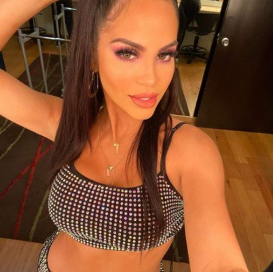 En cuanto a las colaboraciones, Natti Natasha colaboró con Romeo Santos, Sebastián Yatra, Daddy Yankee, Pitbull, Anitta y Kany García, por mencionar algunos.