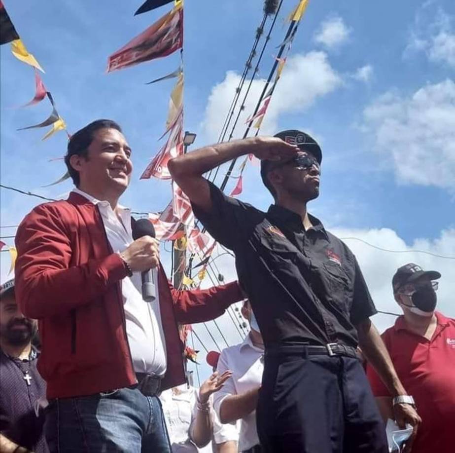 Amador explicó que parte de sus ingresos se destinan al pago de <b>dos préstamos</b>, al coste de la universidad, al alquiler de su vivienda, y a otros compromisos financieros, incluidos los estudios que realiza en la <b>Universidad Pedagógica</b>, donde está próximo a recibir su título de abogado. 