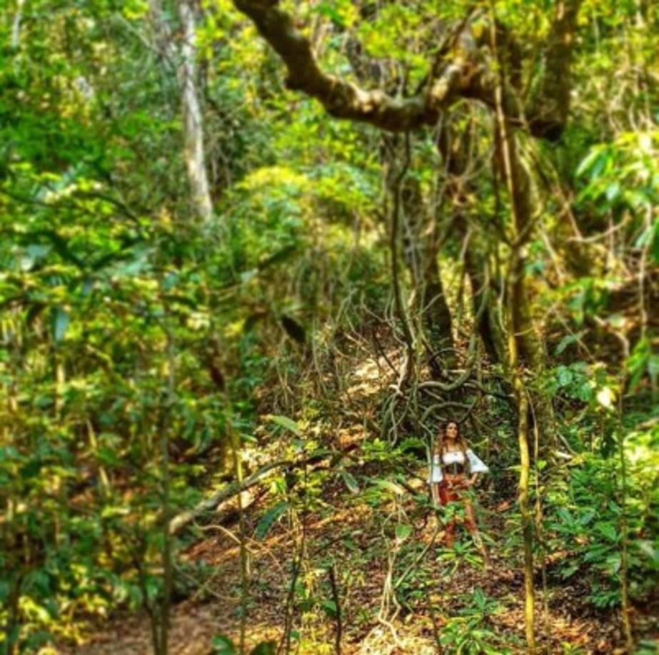 Lara se ha convertido en la embajadora de Cayos Cochinos ante el mundo, imágenes como estas, dejan al desnudo la belleza natural de los cayos pertenecientes a Roatán, Honduras.