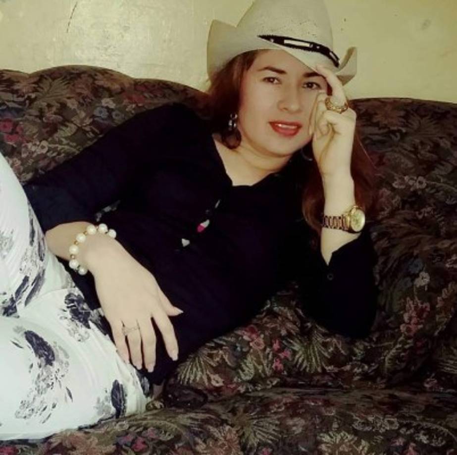 La profesora era madre de un niño y una niña.