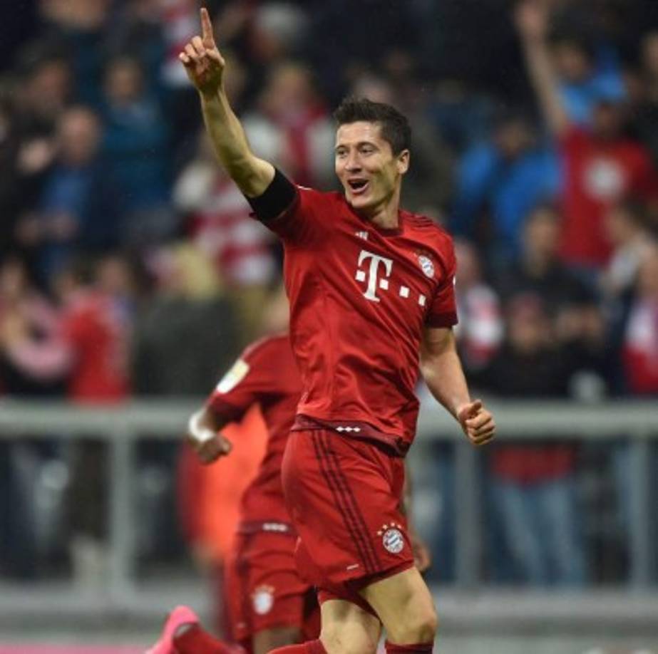 Robert Lewandowski ha sido vinculado en los últimos meses con el Real Madrid y, aunque esa opción parece haberse enfriado con la llegada de Álvaro Morata, el polaco nunca ha ocultado su deseo de vestir de blanco. Ahora, el presidente del Bayern Múnich, Karl Heinz Rummenigge, ha hablado en Bild donde ha dicho que no quieren venderlo y están en disposición de mejorarle el contrato para convencerle.