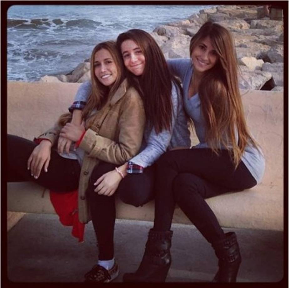 Antonela Roccuzzo es muy unida con sus hermanas Carla y Paula.