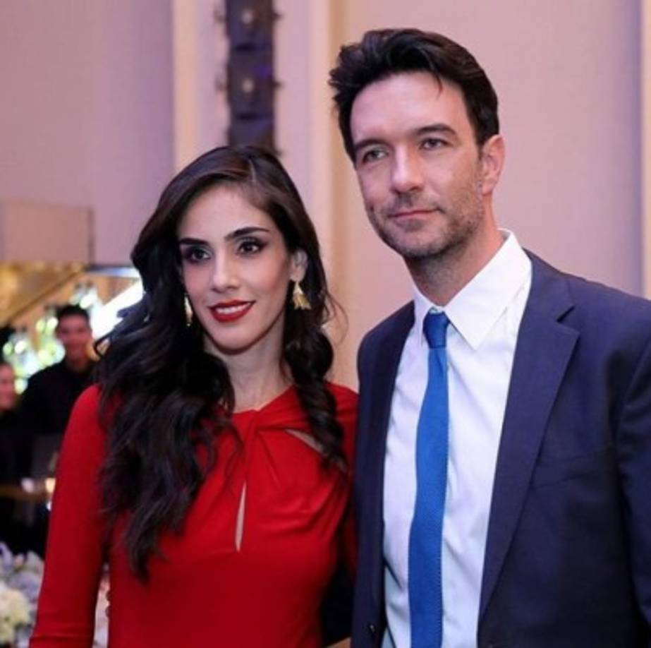 Igualmente en el mismo año filmó la película Savages, dirigida por Oliver Stone y en la que comparte créditos con Taylor Kitsch, Aaron Johnson, Blake Lively, Salma Hayek, John Travolta y Benicio del Toro, entre otros.