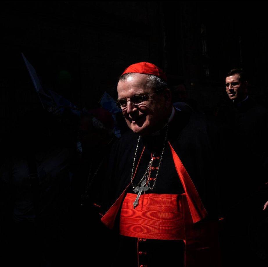 La decisión no se ha hecho pública, pero fue difundida por algunos blog conservadores que informaron de que en la reunión del pasado 20 de noviembre con los jefes de los dicasterios (ministerios vaticanos), Francisco les informó de que eliminaría el alquiler privilegiado del que disfruta el cardenal y reduciría su sueldo.