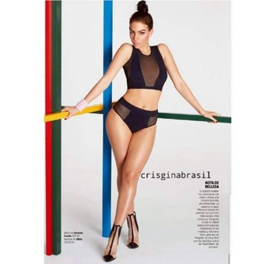 Mientras su pareja brilla en el Mundial de Rusia 2018, ella también lo hace en las revistas.