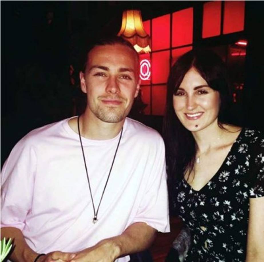 Maxi Irvine es la esposa del centrocampista Jackson Irvine del Hull City de la Championship o Segunda División inglesa.