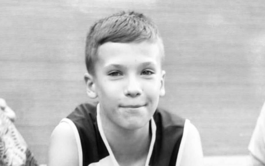 Yermakov nació en 2006 y jugó con la selección sub-16 de Ucrania el Europeo de Baloncesto celebrado en Bulgaria en 2022.