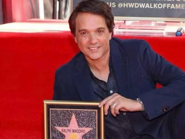 El actor Ralph Macchio dijo estar humildemente honrado por su estrella.