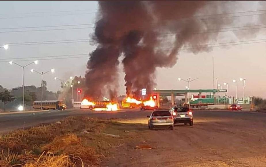 El Gobierno Mexicano pidió a la población en Culiacán no salir de sus casas por los ataques violentos en la zona.