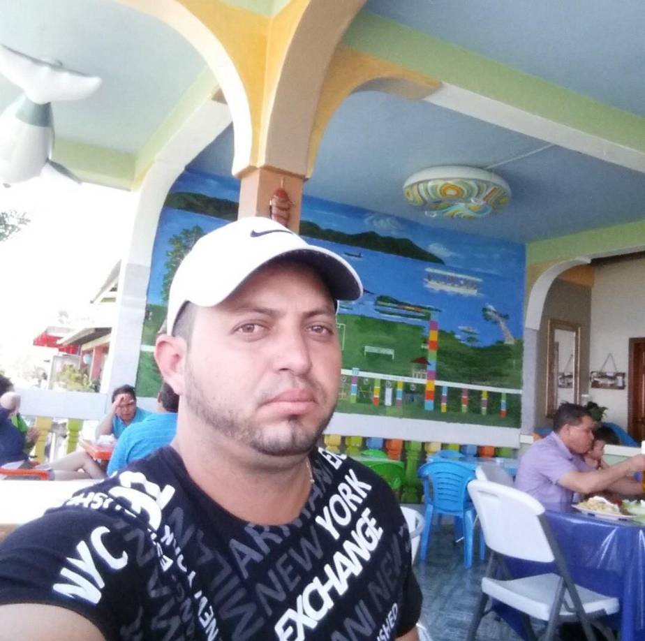 Los obreros siguieron buscando al joven. En el intento de salvarle la vida, ella fue trasladada a un hospital en la capital, pero al llegar ya iba sin vida.