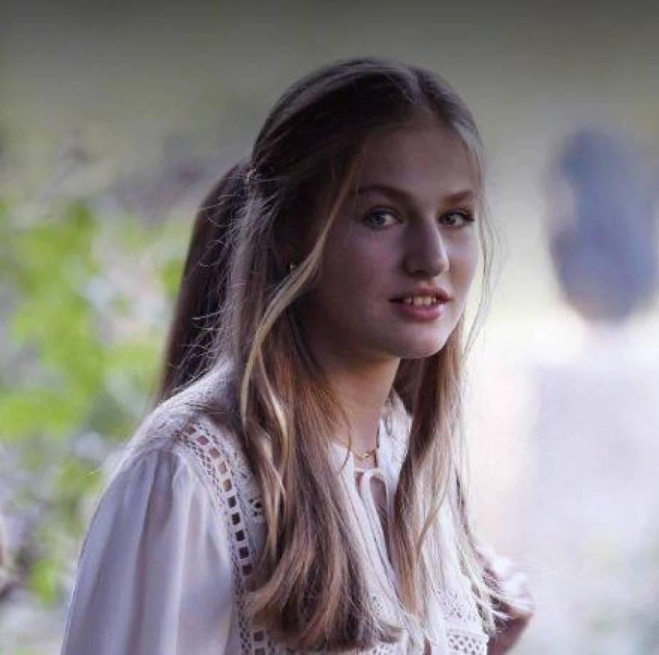La hija mayor de Letizia y Felipe presumió con orgullo una costosa joya en su cuello y que lo más probable es que fue un regalo del nuevo protagonista en la vida de la princesa, así nformó Voces Críticas.