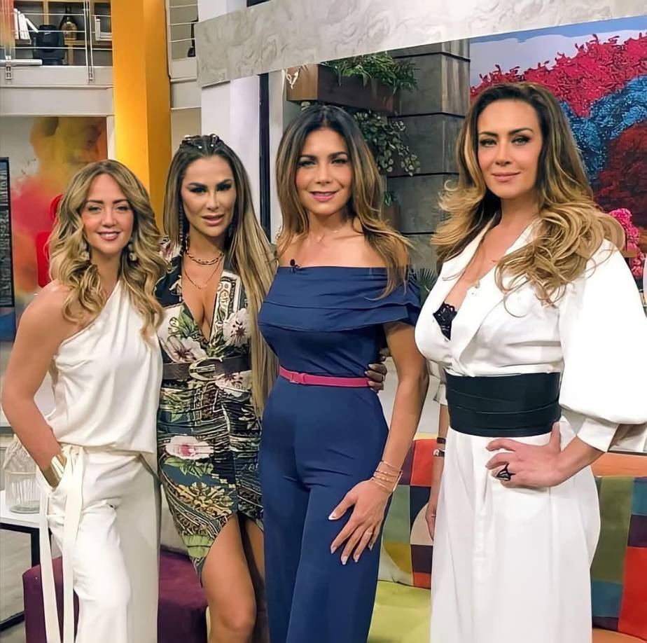 Lleven a Ninel a terapia porque de seguir así se va a destrozar su carita”, “parece otra mujer y no es botox; ella se hizo cirugía y solo se ve bien con filtro. Una mujer tan linda y ya se tocó la cara”, fueron algunos de los comentarios que se leyeron de internautas en su reciente aparición en el programa “¿Quién es la máscara?” de Televisa. 