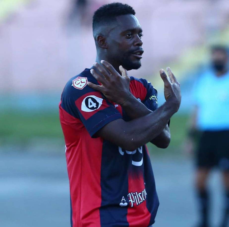 El delantero Clayvin Zúniga no llegó a un acuerdo para unirse a las filas del Marathón. El atacante hondureño estuvo en negociaciones con los verdes, pero al final decidió seguir en el extranjero.