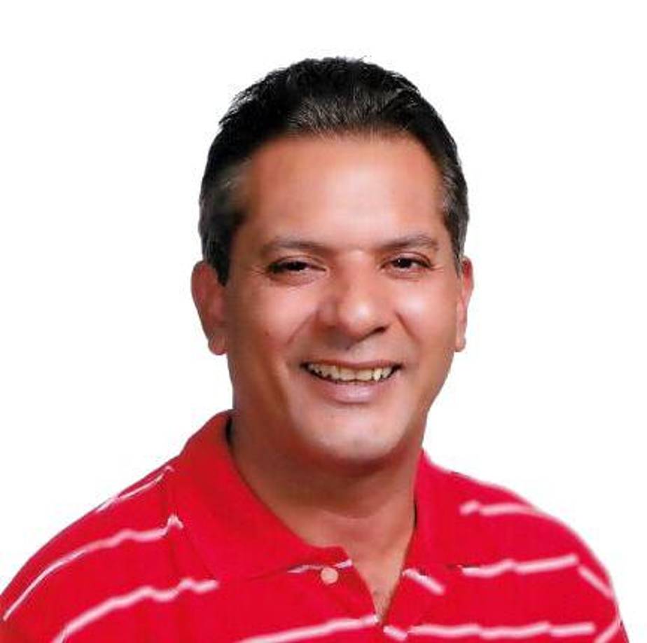 Adán Palacios rindió homenaje a su legado: “Mi más sentido pésame por la muerte del reconocido doctor y muy reconocido progreseño y miembro y militante de nuestro Partido Libertad y Refundación Libre, Dr. Hall Javier. Que Dios le dé el descanso eterno y nuestras más sinceras muestras de solidaridad a sus familiares y amistades, especialmente a su querida esposa Hellin Pavón.” 