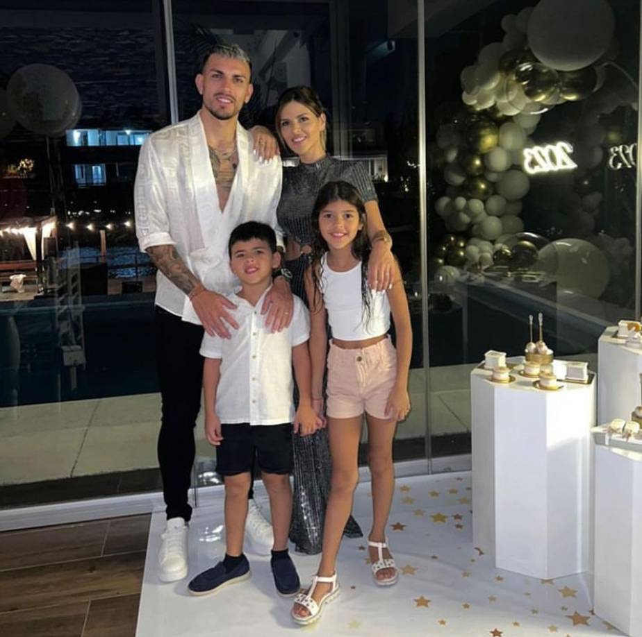 Leandro Paredes, jugador de la Juventus, también recibió el Año Nuevo con su familia.