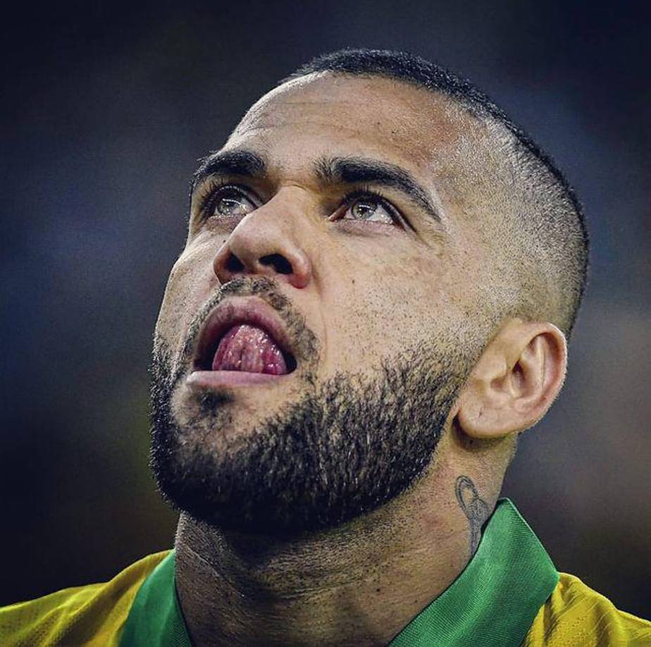  “Sé que no solo me agarró del pelo y me hizo como ponerme de rodillas delante de él. En ese momento vi un tatuaje. Como de arco”, continuó detallando la joven.