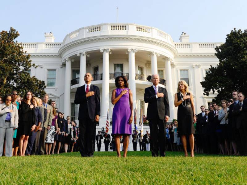 El presidente de EUA, Barack Obama, su esposa Michelle; el vicepresidente Joe Biden y su esposa Jill, en Washington, durante el evento conmemorativo del 11-S.