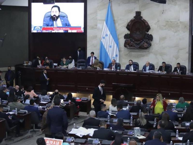 Ante el nombramiento arbitrario de la comisión, juristas advierten que detrás de la integración el oficialismo y Luis Redondo buscan la intervención del Ministerio Público.